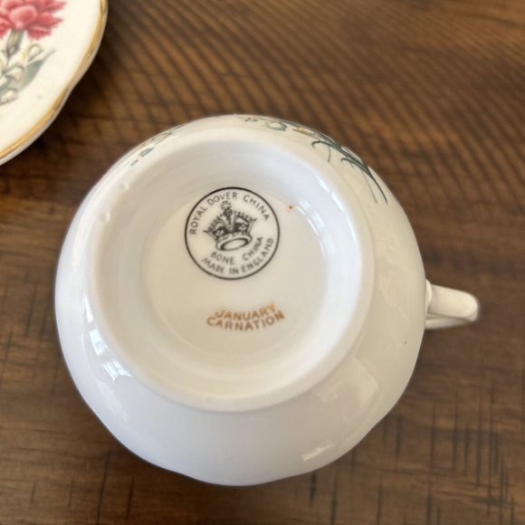 VTG ROYAL DOVER CHINA CUP & SAUCER - ENGLAND - January - Picture 3 of 3